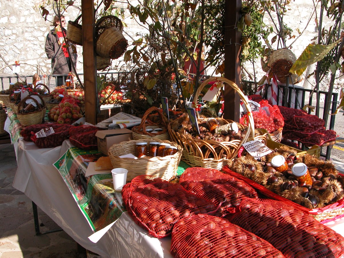 Banco di castagne alla Festa d'Autunno